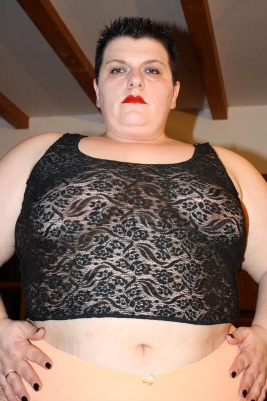 Housewife de SSBBW Fat and Pretty German en lencería