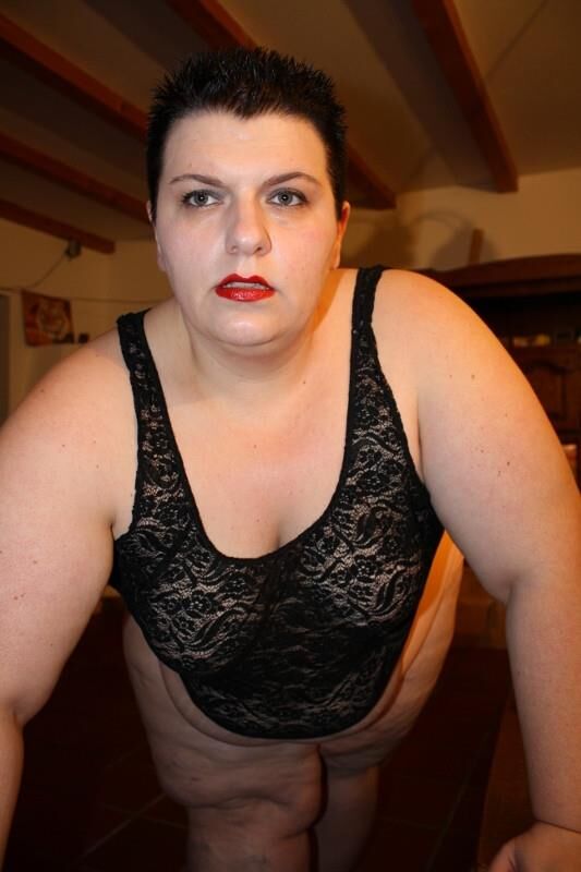 Housewife de SSBBW Fat and Pretty German en lencería