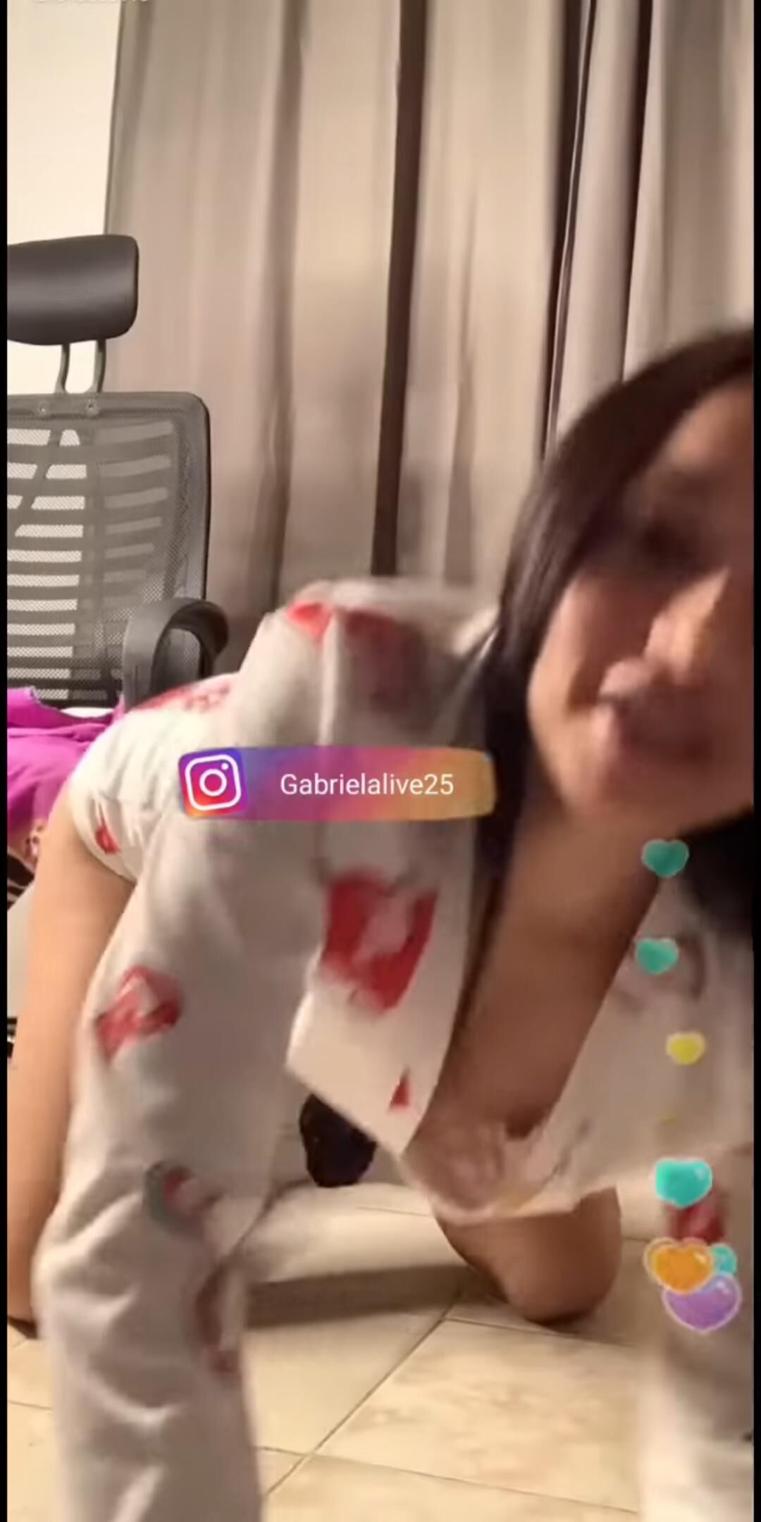 Downblouse Girl
