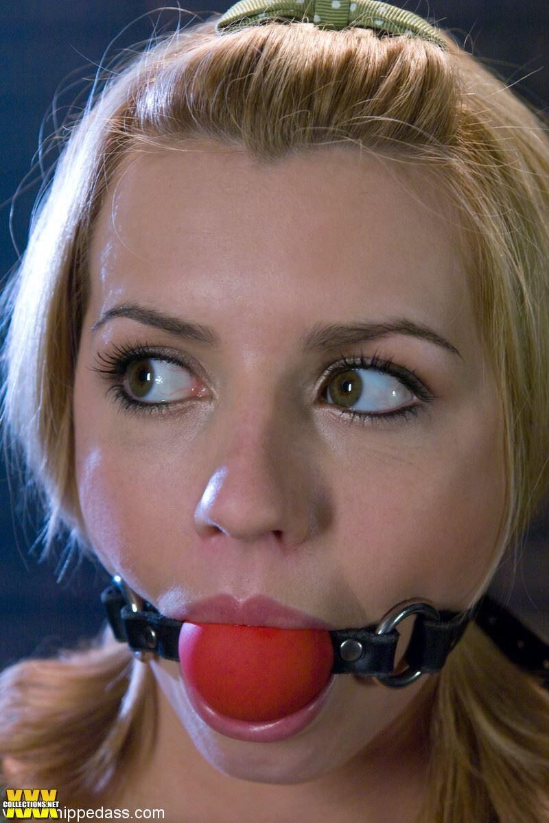 Lexi Belle verwandelte sich in Harmonys Spielzeug
