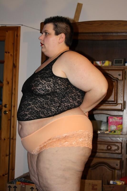 Housewife de SSBBW Fat and Pretty German en lencería
