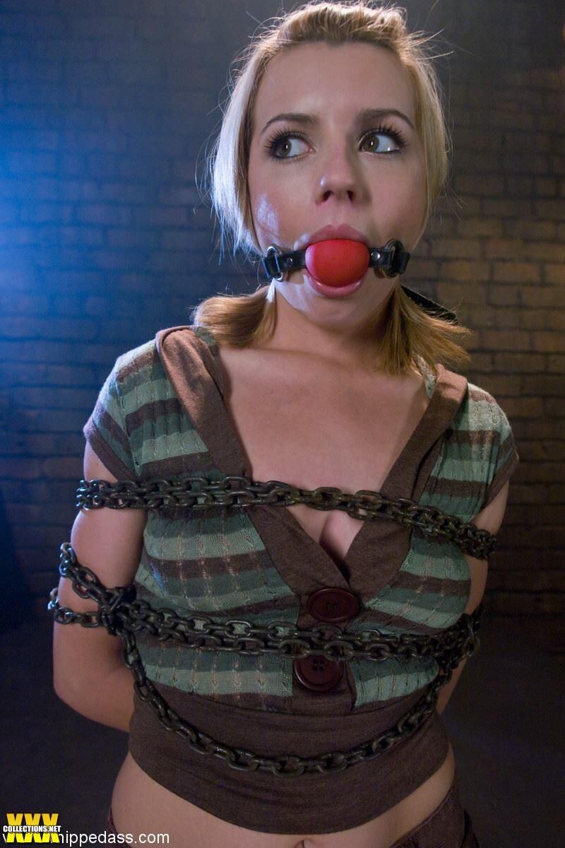 Lexi Belle verwandelte sich in Harmonys Spielzeug