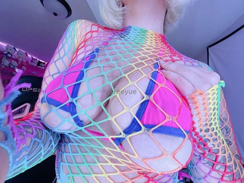 Ree Big Culo Big Boobs Tatuada de belleza Rubia Rubia Mezclados Toteros