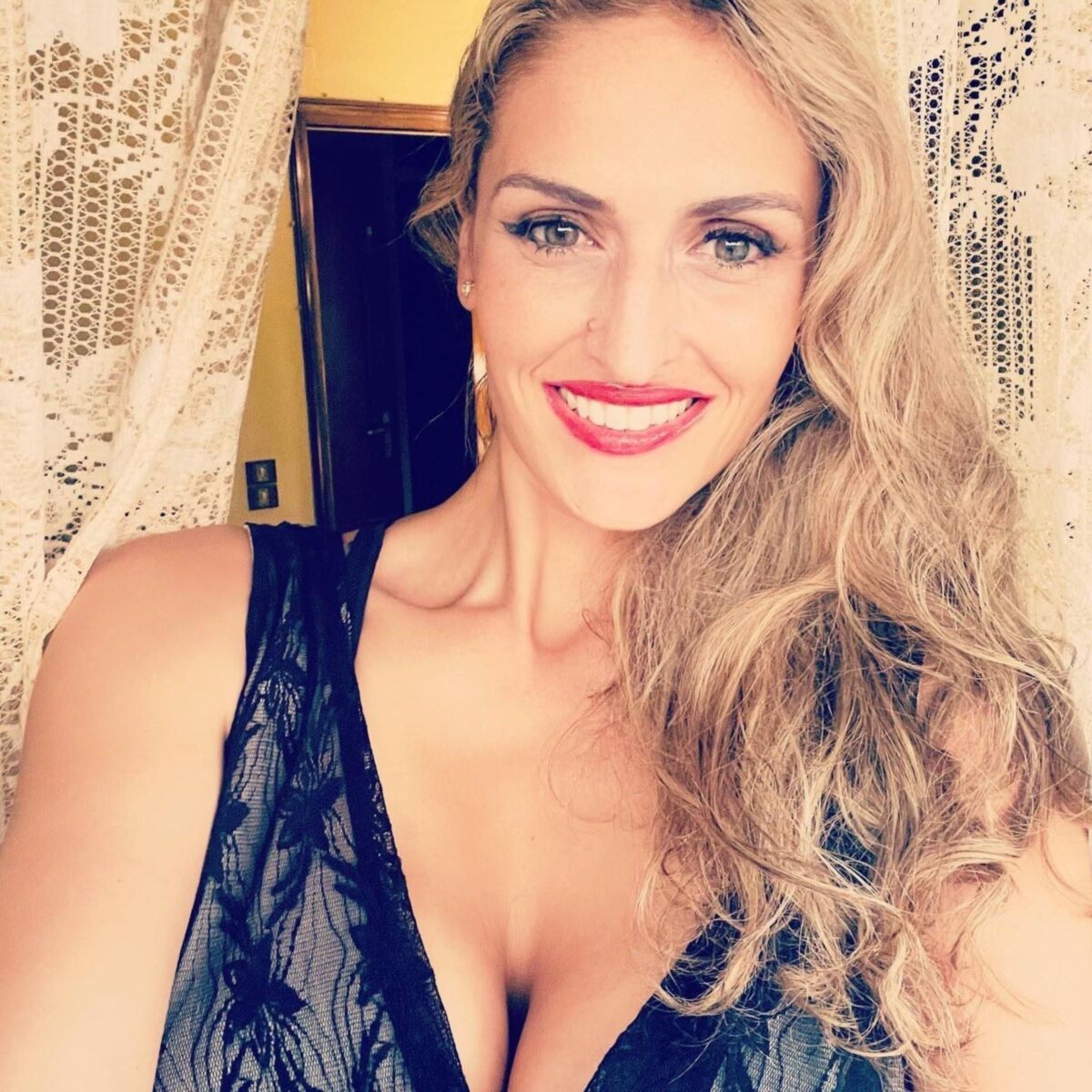Esta mulher grega é digna de mulher madura?