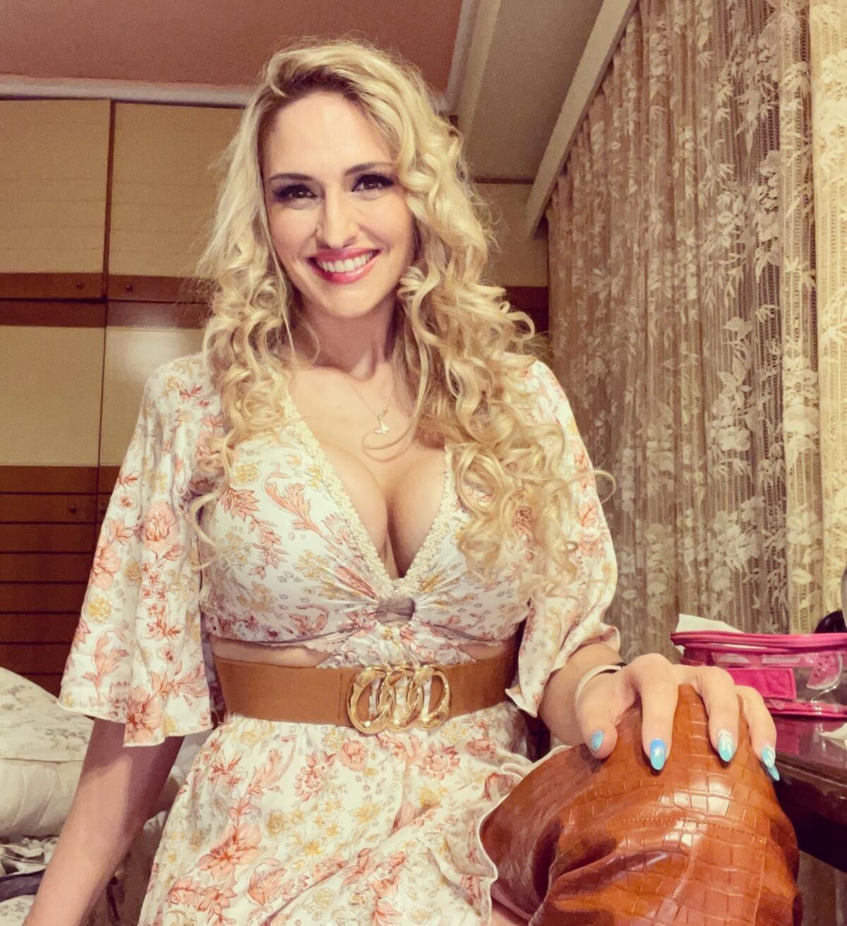 Esta mulher grega é digna de mulher madura?