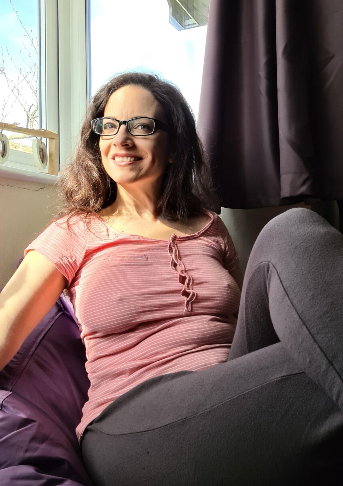 Miss Dawson Big Butt pequeñas tetas sexy milf británico con gafas m