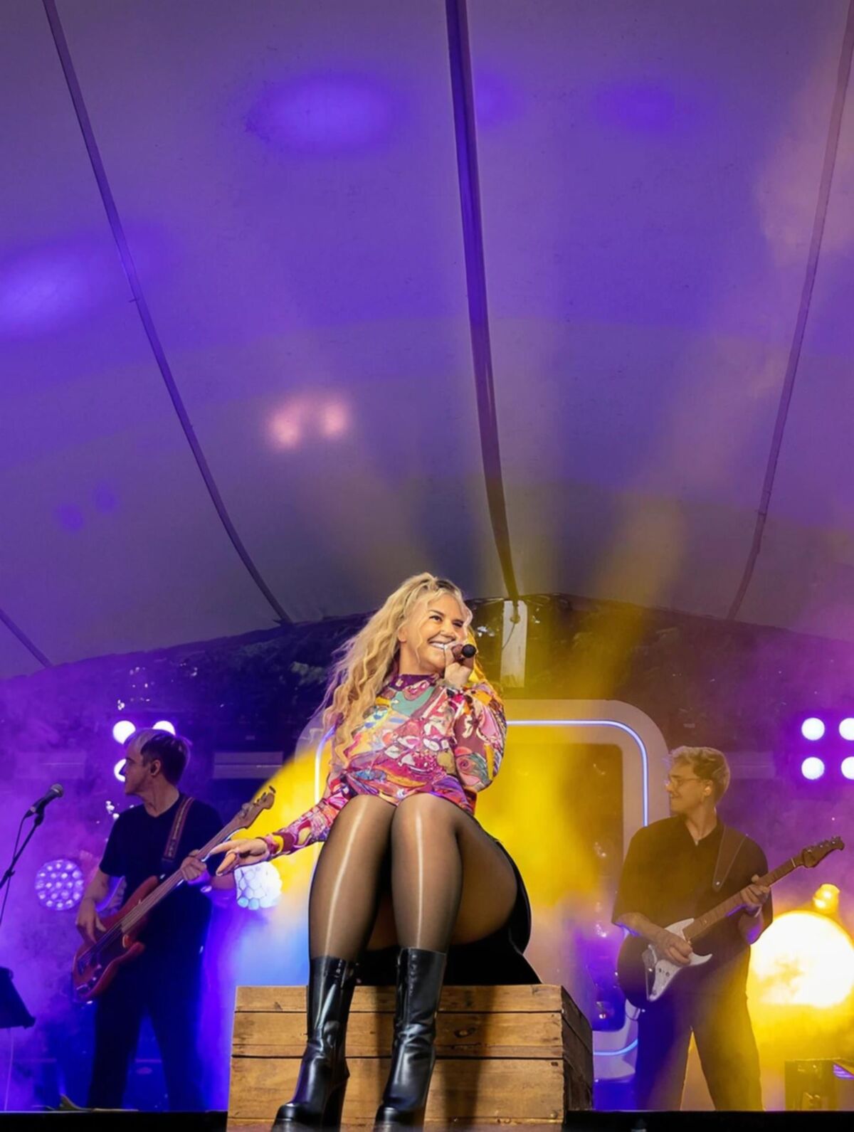 Ai Beatrice Egli dans les nylons