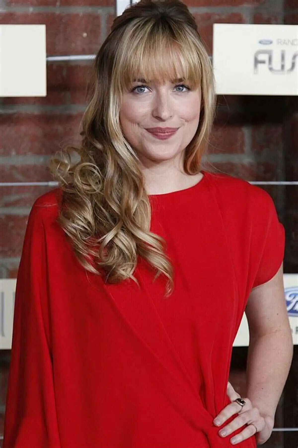 Dakota Johnson Perfect Girl Hair