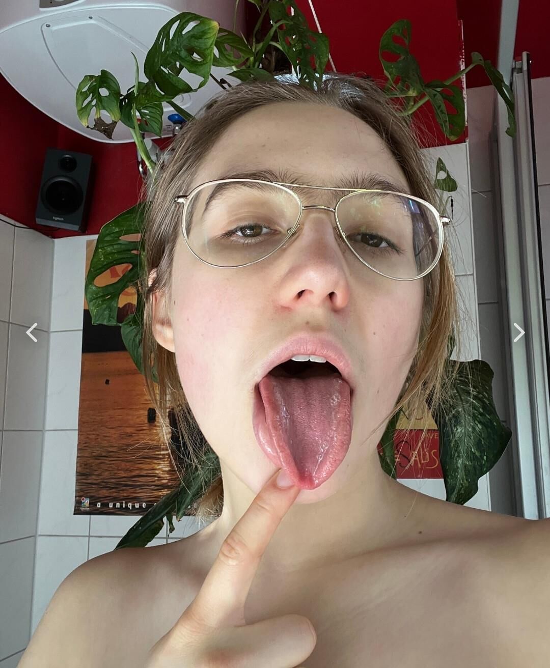 Coño peludo rubio tetas caídas lucie