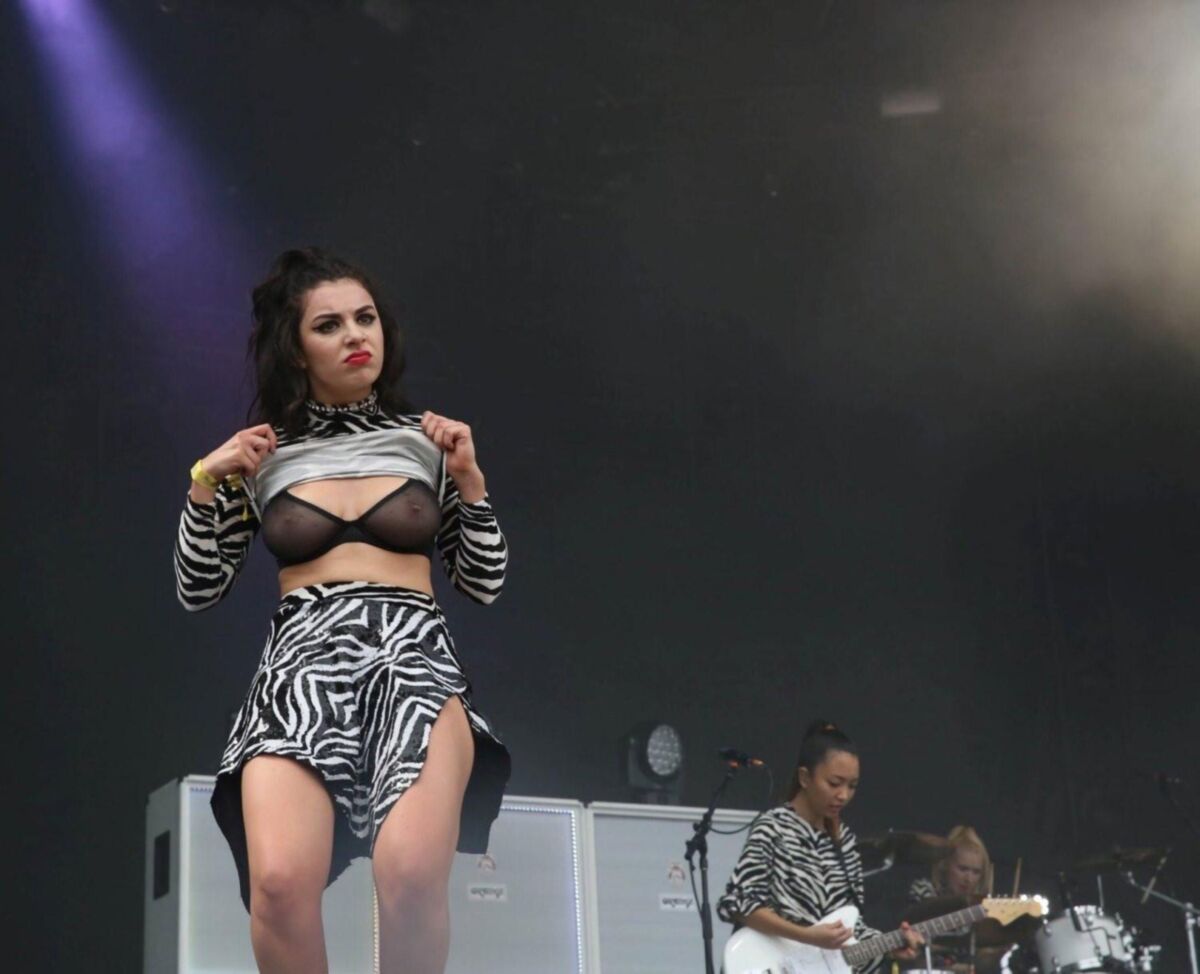 Charli xcx super chaud