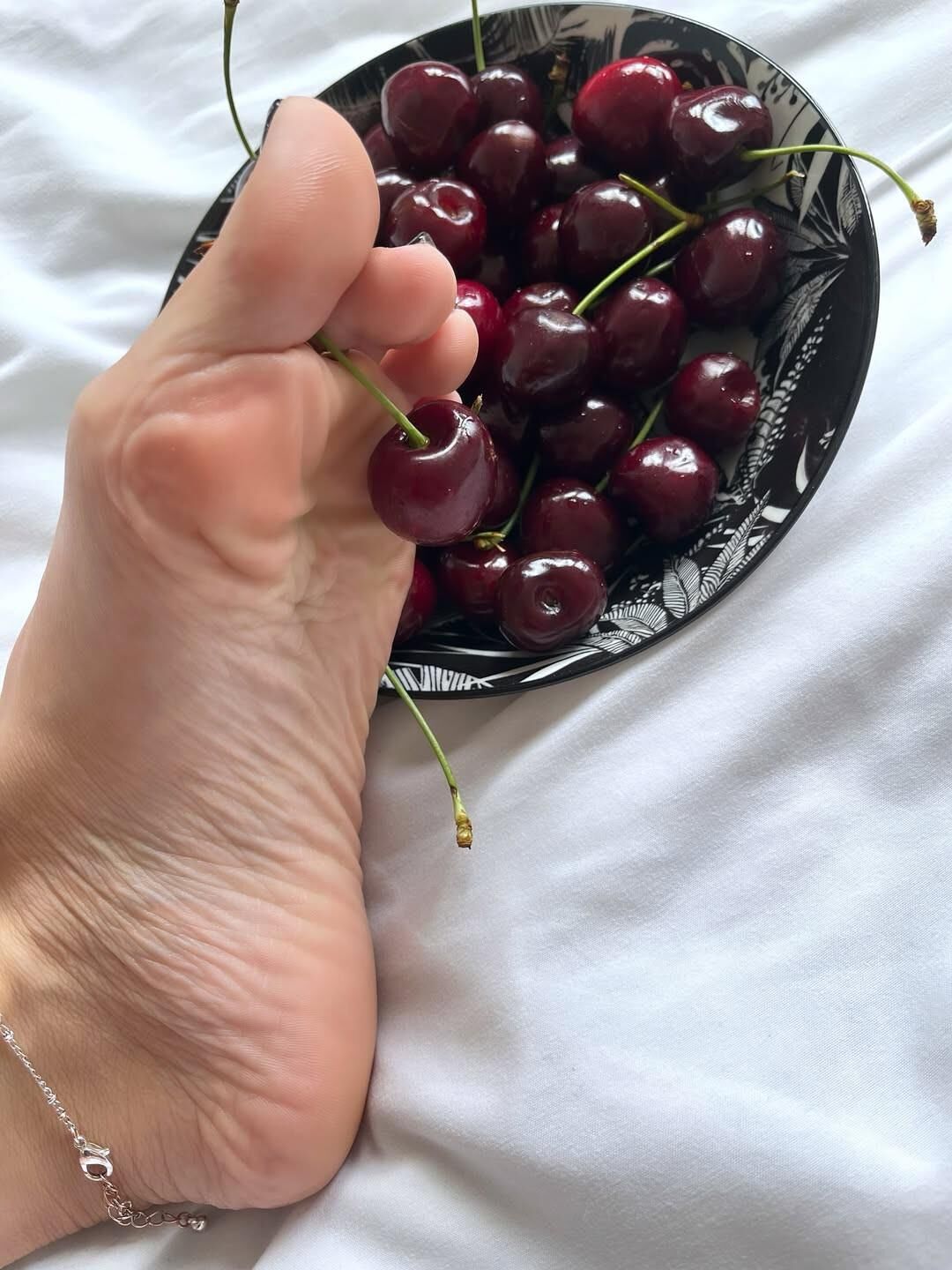 Ноги, ноги и носки