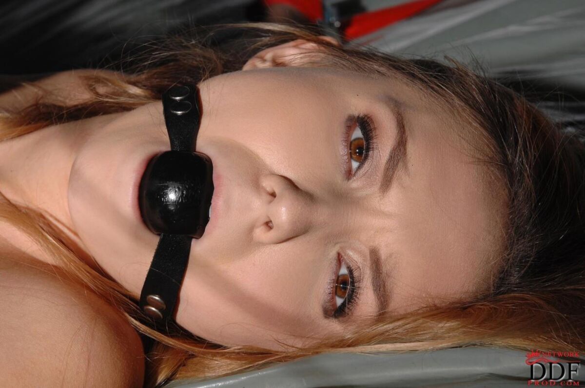 Nataly von Bondage -Modell