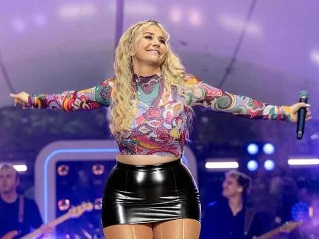 Ai Beatrice Egli dans les nylons