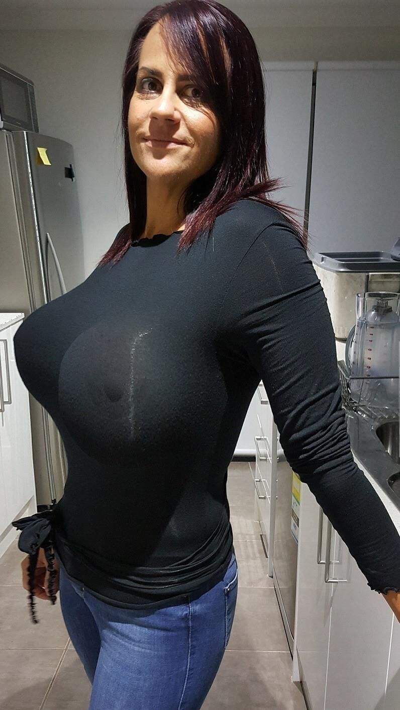 おっぱいをからかう美しい胸の切断