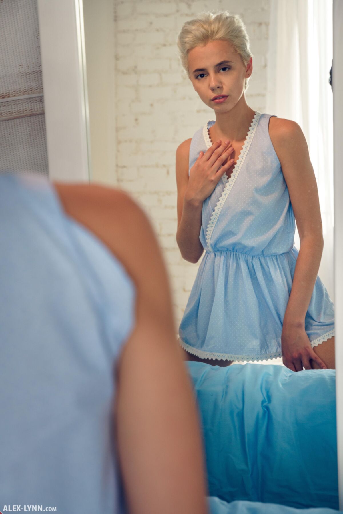 Lilly Thomson Mirror ()
