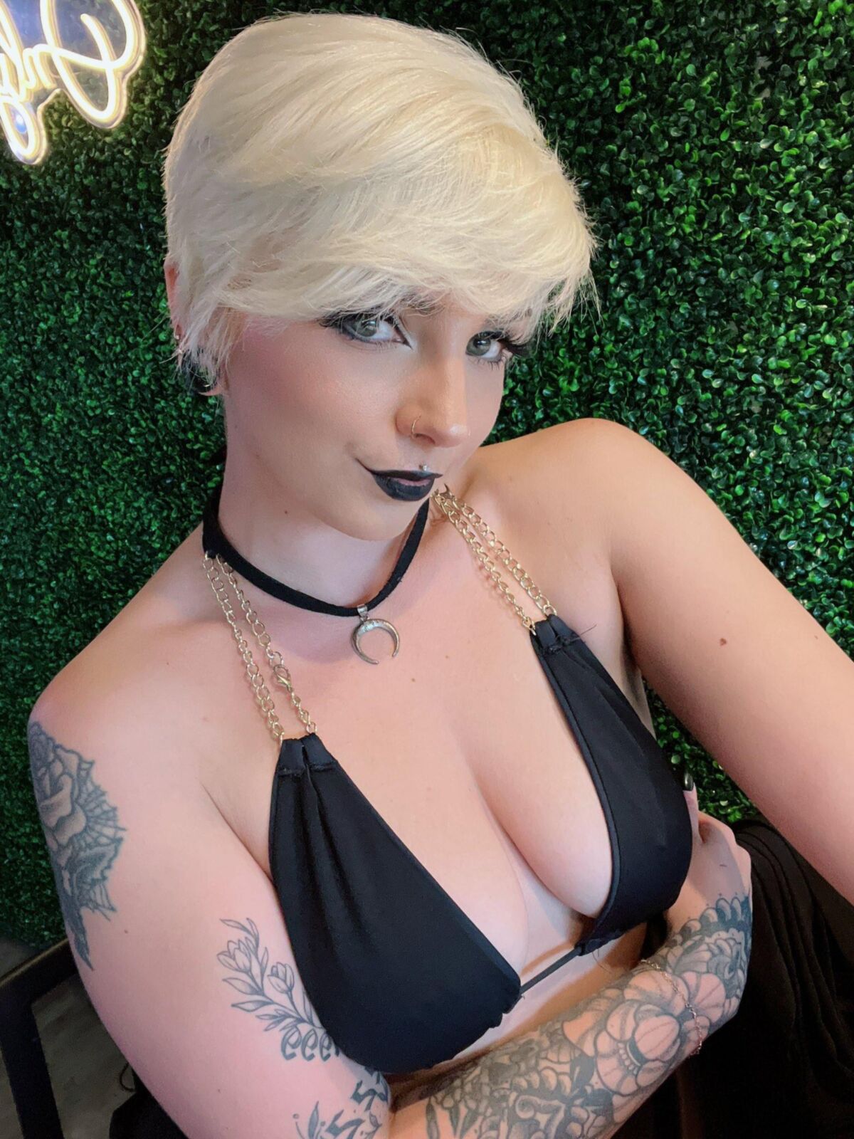 Ree Big Culo Big Boobs Tatuada de belleza Rubia Rubia Mezclados Toteros