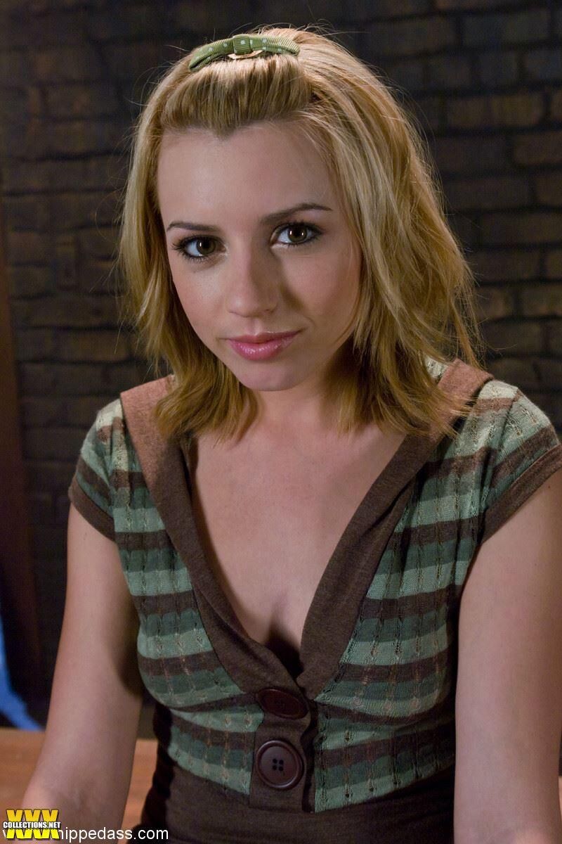 Lexi Belle verwandelte sich in Harmonys Spielzeug
