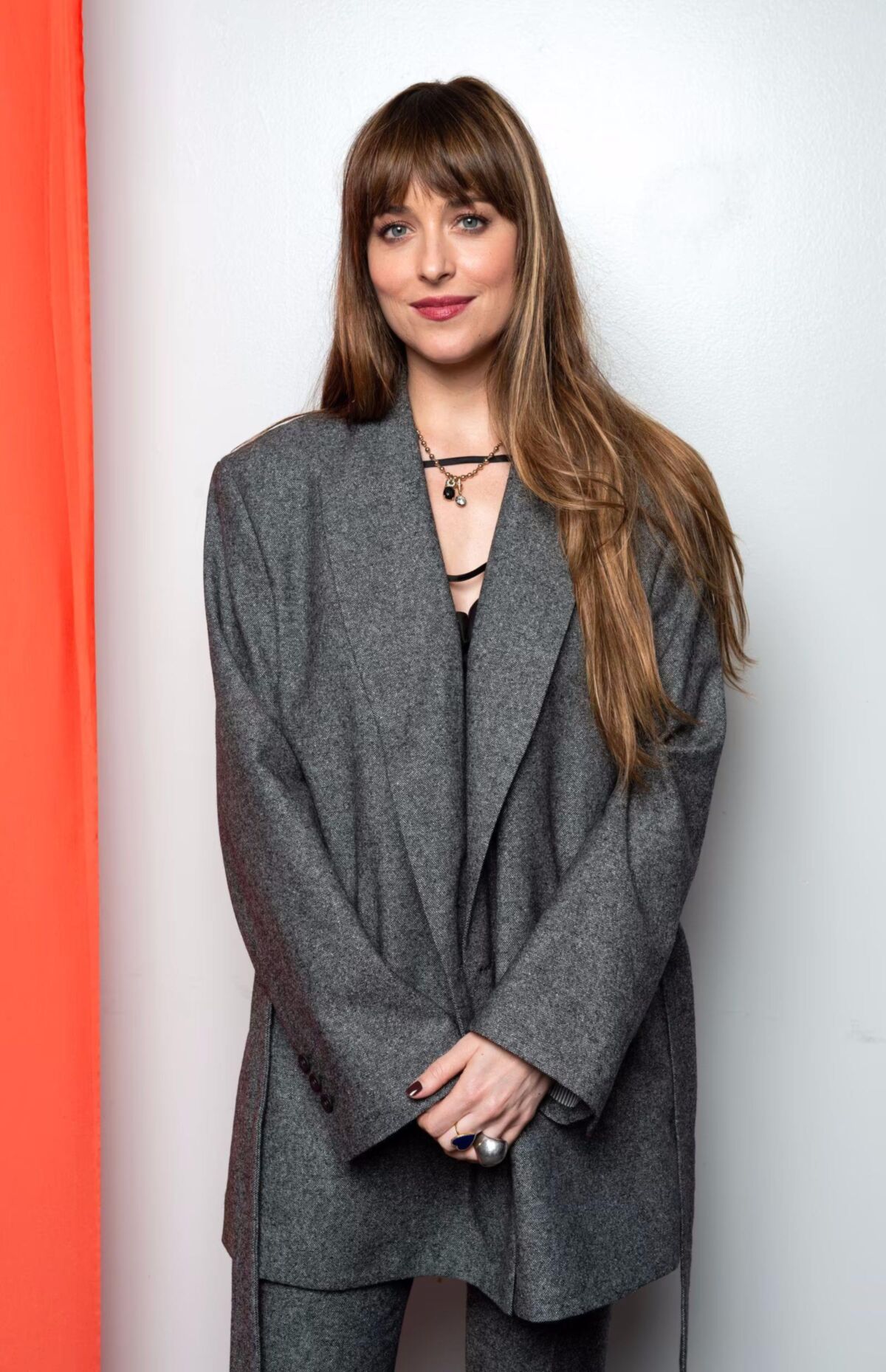 Dakota Johnson Perfect Girl Hair