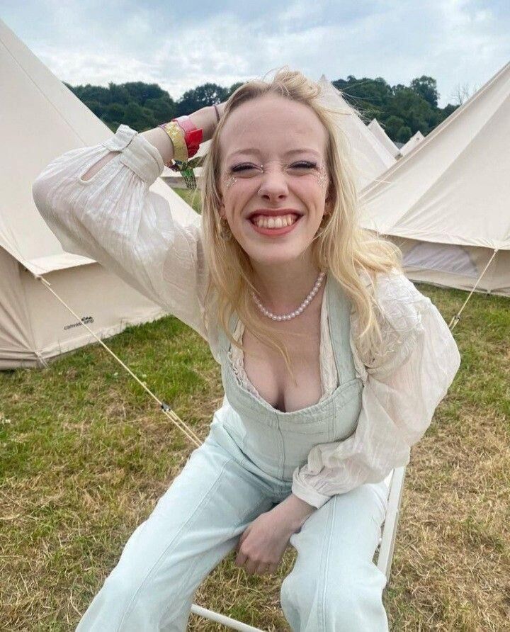 Amybeth McNulty
