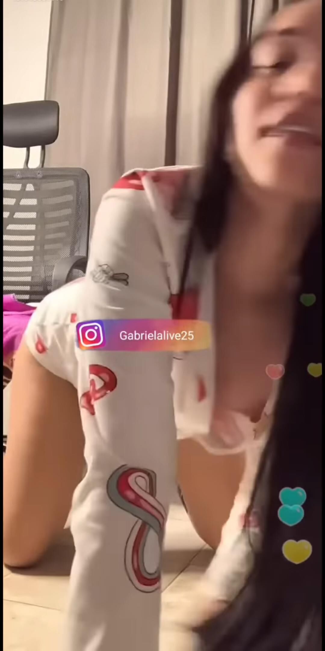 Downblouse Girl