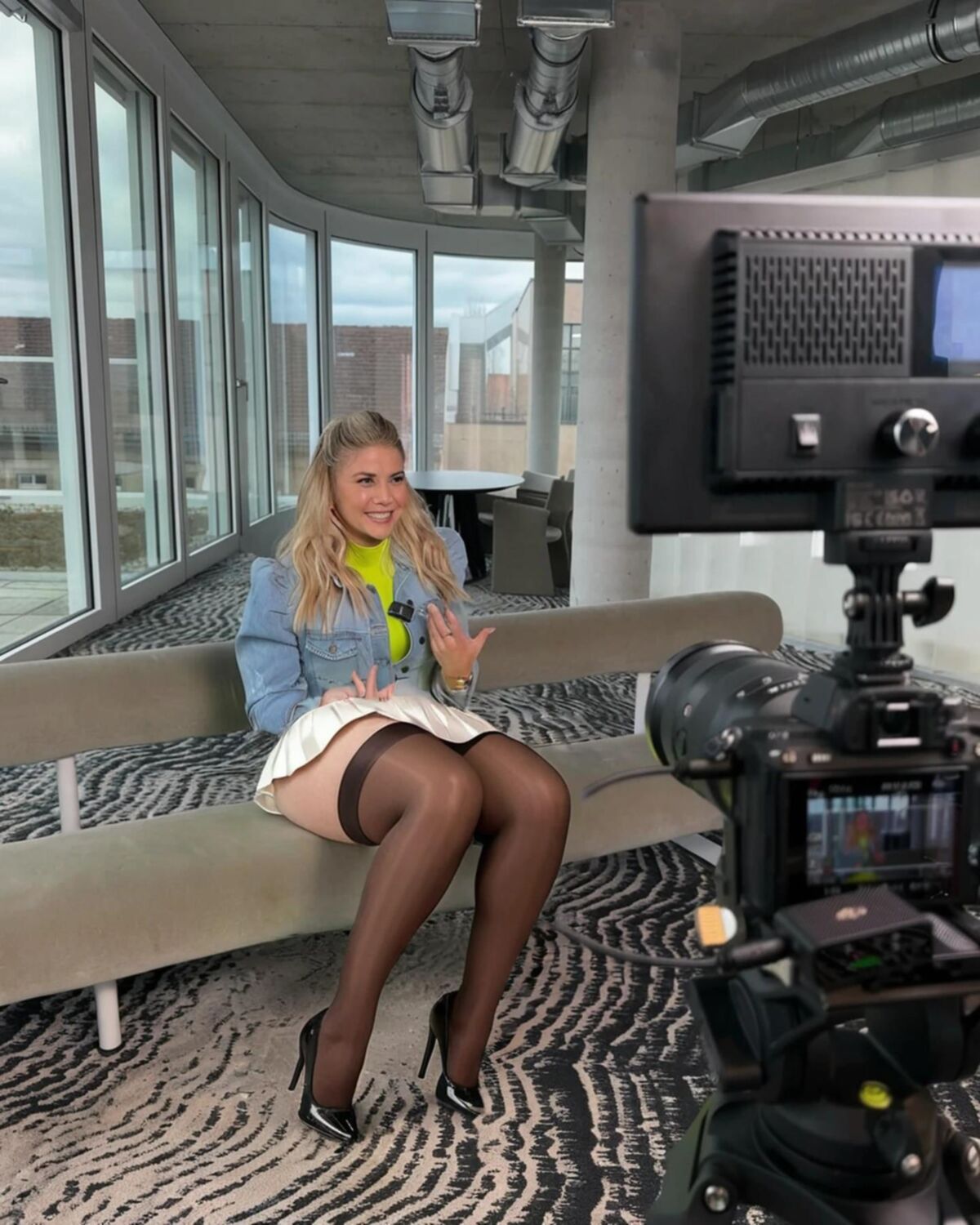 Ai Beatrice Egli dans les nylons