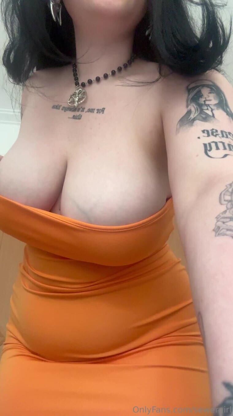 SewerGirl (também conhecido como grande tiddie goth gf)