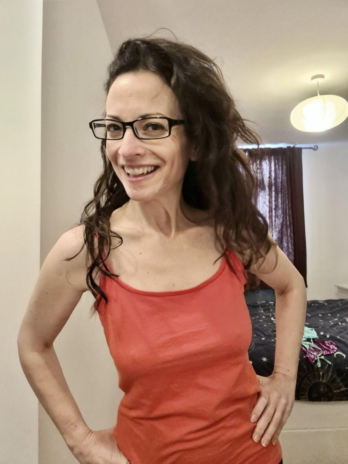 Miss Dawson Big Butt pequeñas tetas sexy milf británico con gafas m