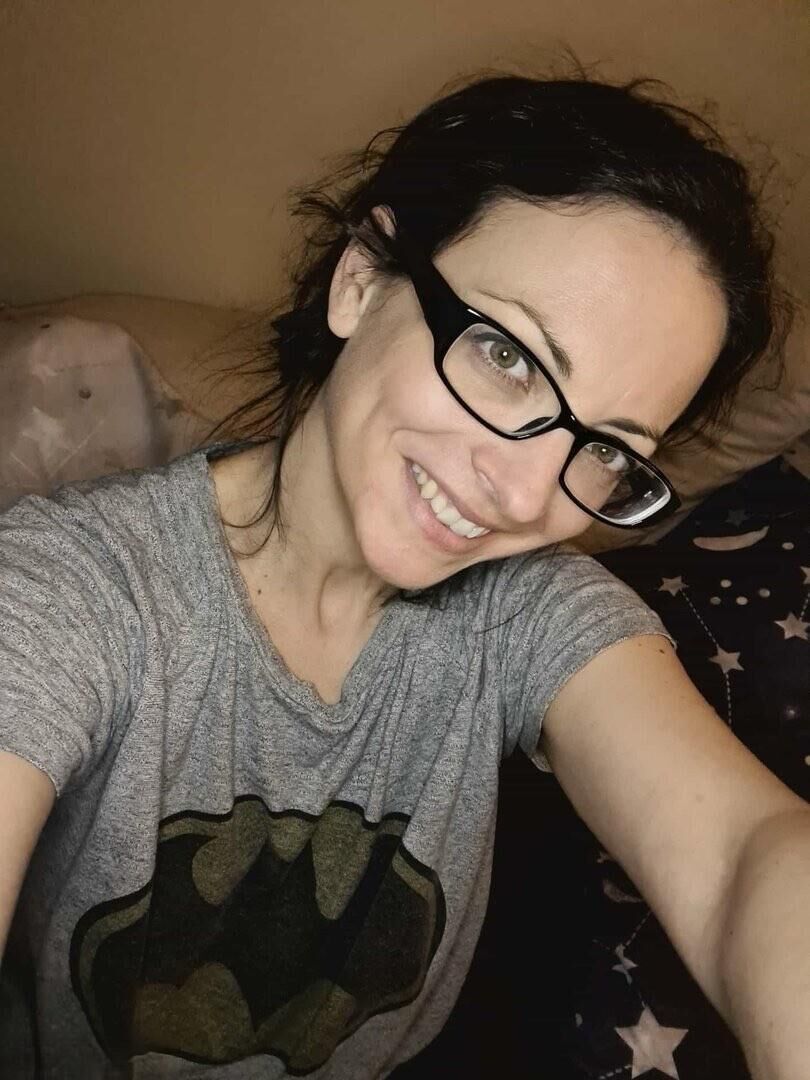 Miss Dawson Big Butt pequeñas tetas sexy milf británico con gafas m