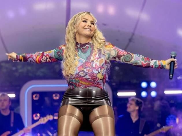 Ai Beatrice Egli dans les nylons