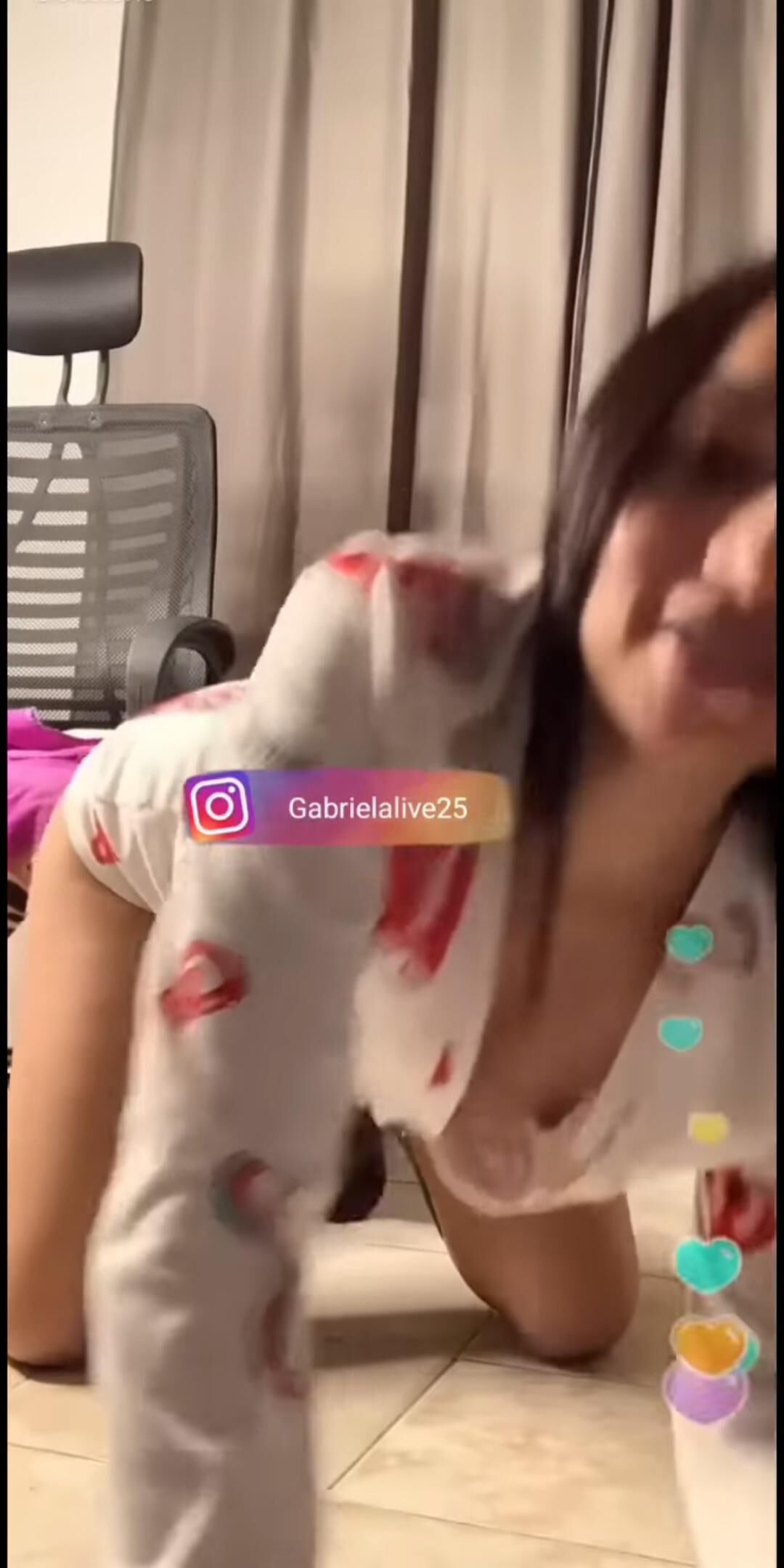 Downblouse Girl