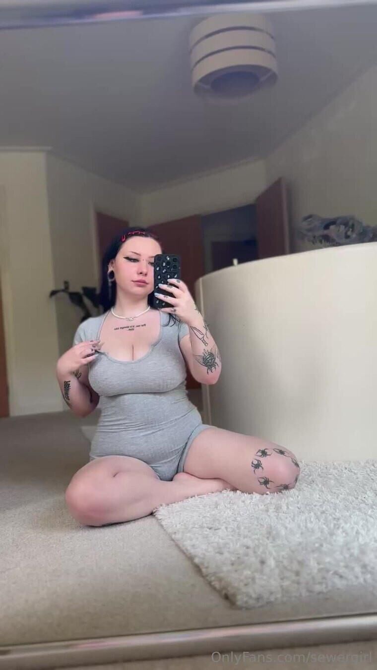 SewerGirl (também conhecido como grande tiddie goth gf)