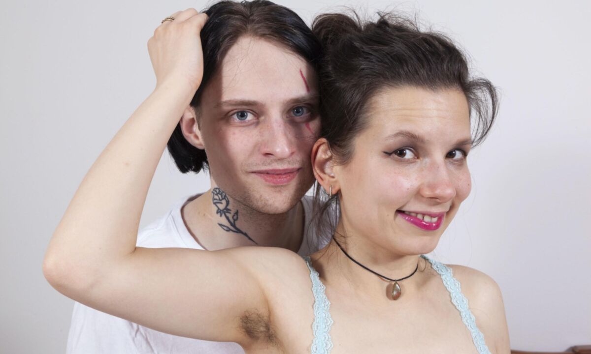 Tais Step Brother растут ее волосатую киску