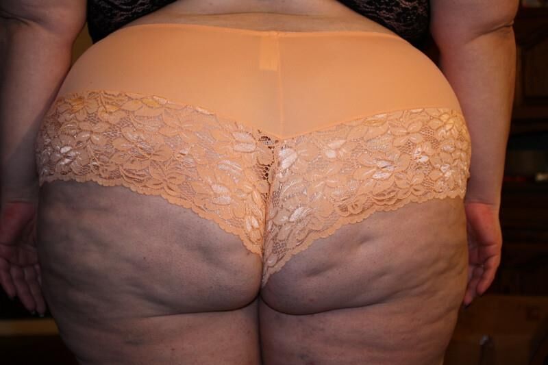 Housewife de SSBBW Fat and Pretty German en lencería
