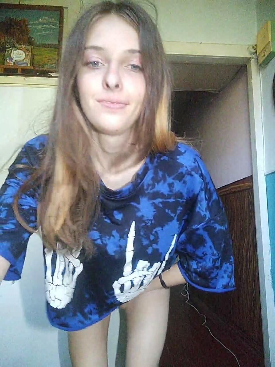 小さなおっぱいを持つロシアの少女。