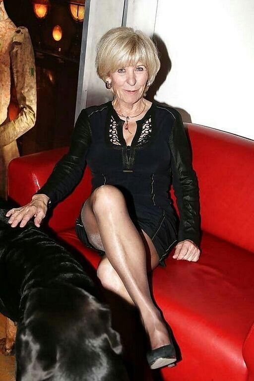 VARIOUS MATURE LADIES TO WANK OVER NN