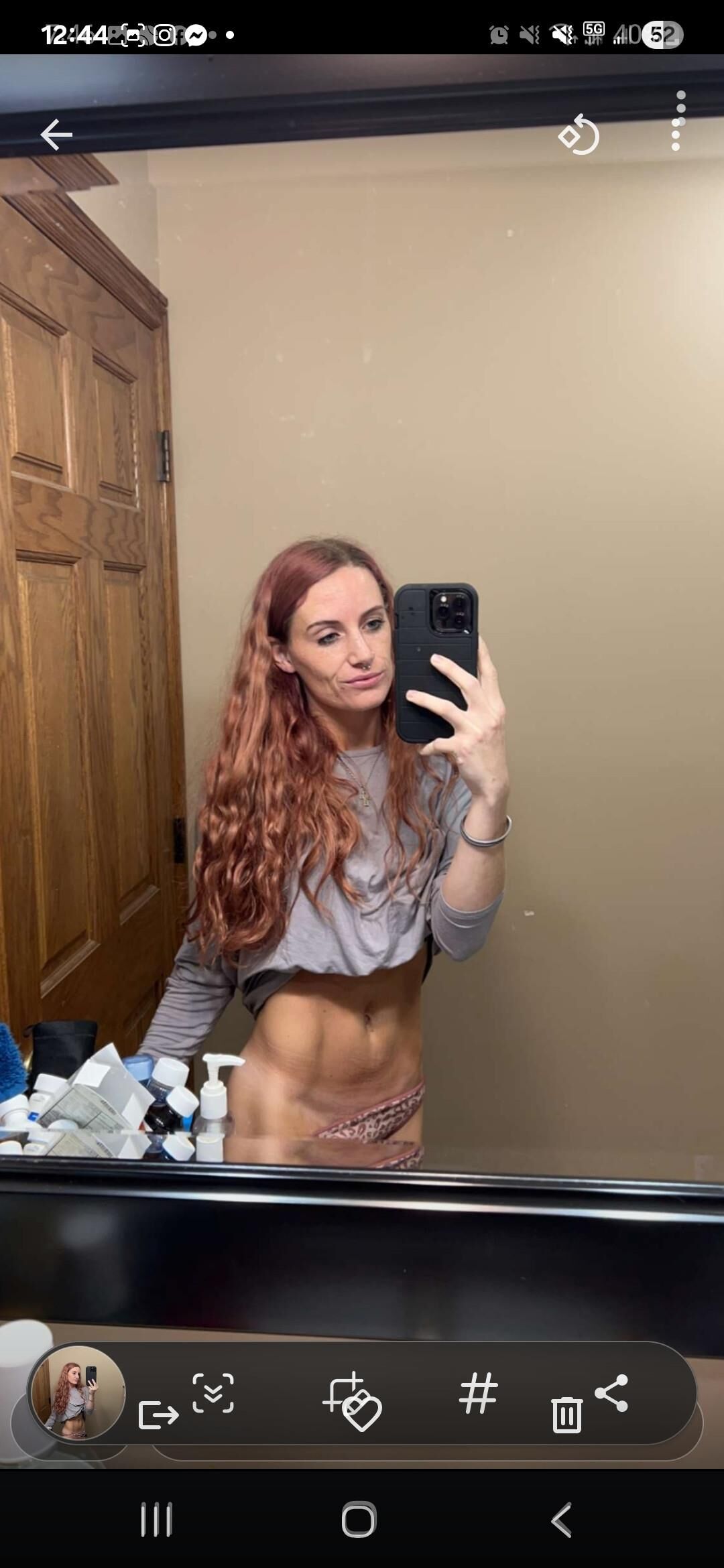 Liv Want Mirror Selfies