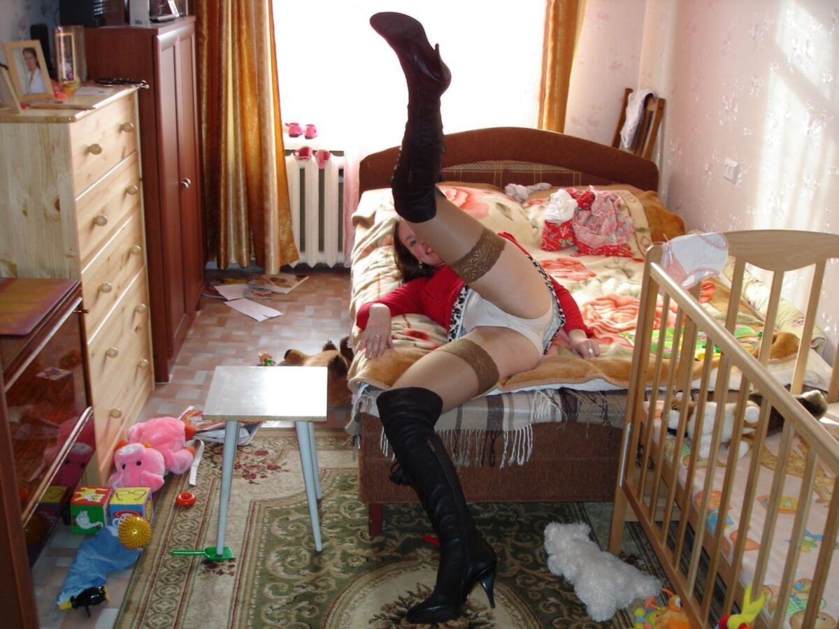 Womens, mommies, whores, wives, milfs love to be photographed!