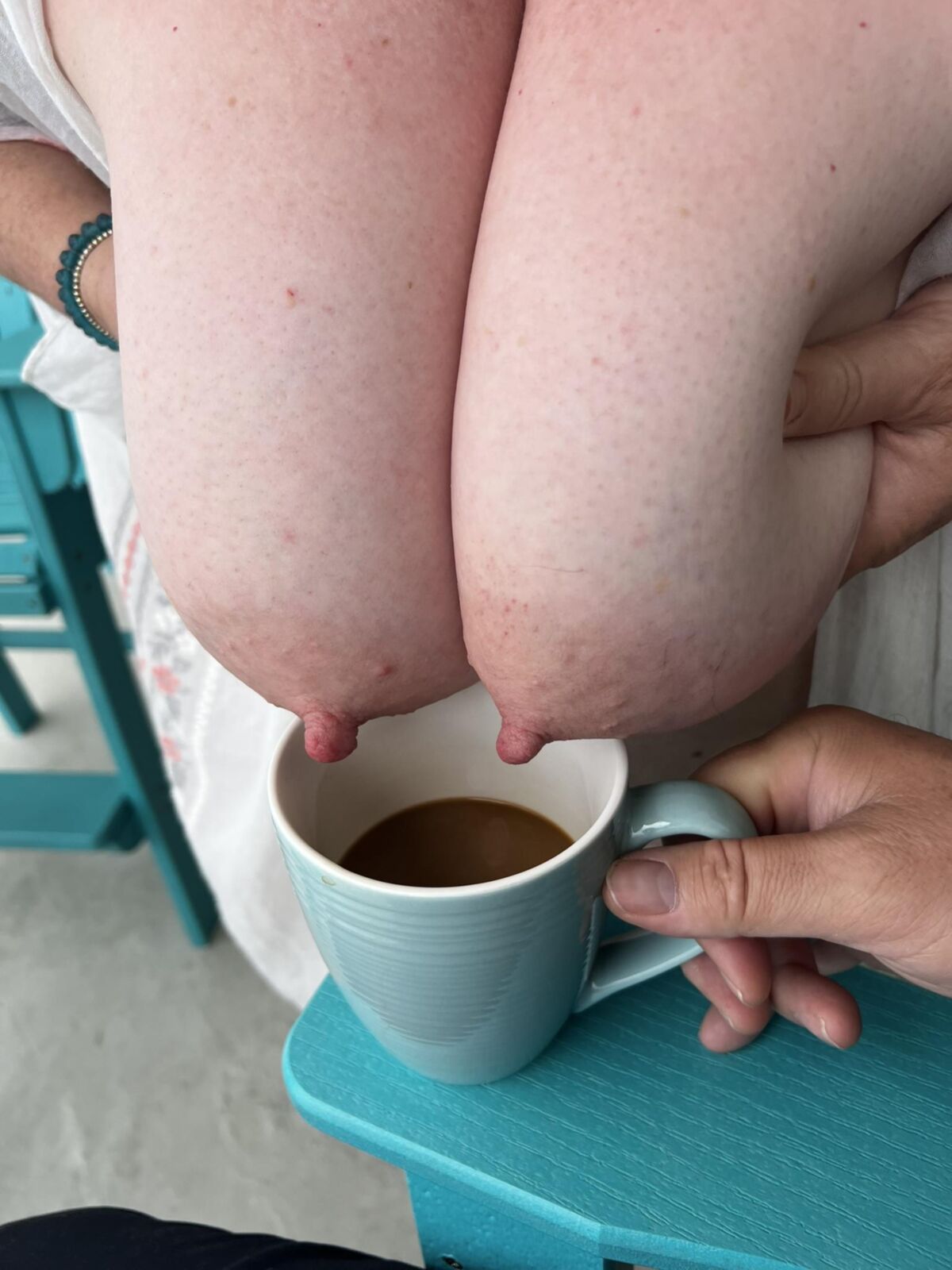 私のセクシーな熟女ガールフレンド6月コーヒー