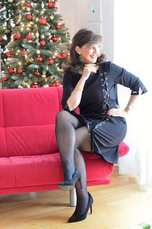 VARIOUS MATURE LADIES TO WANK OVER NN