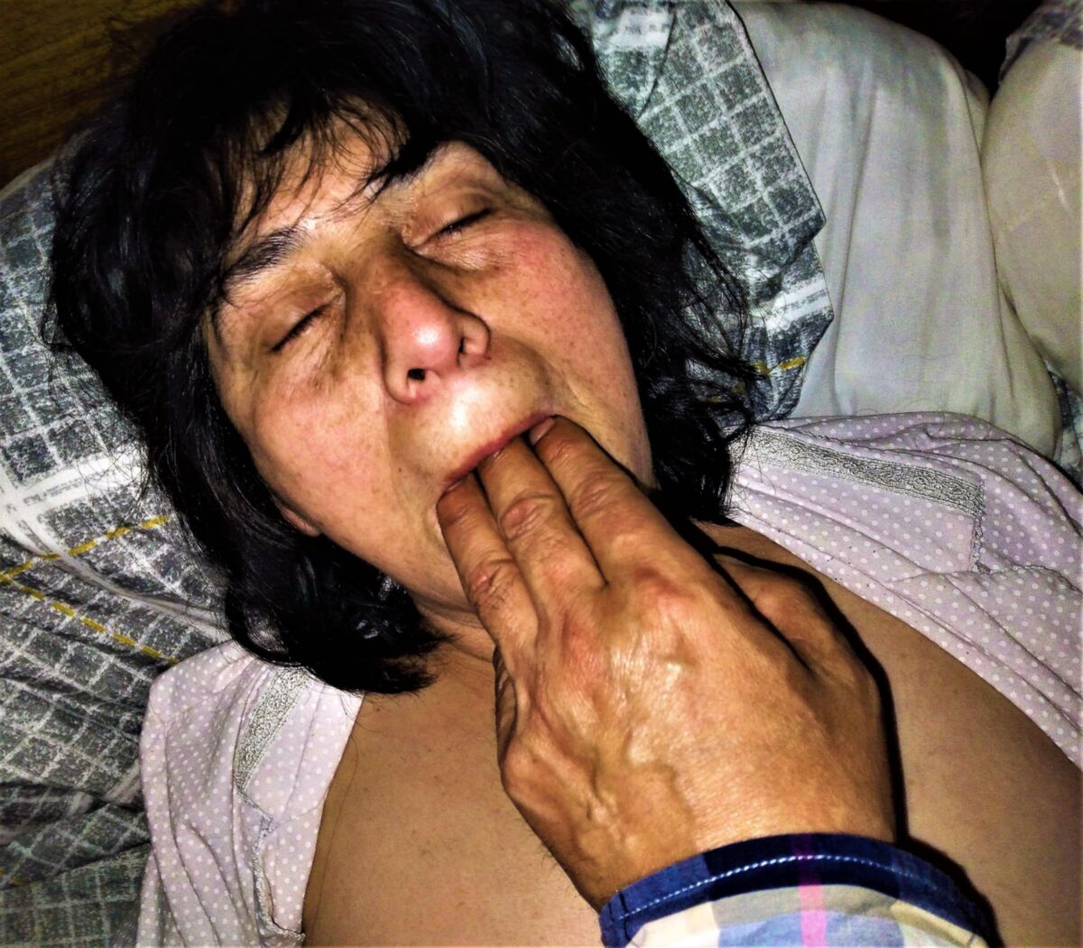 Un vieux laideron um salir sans complexo