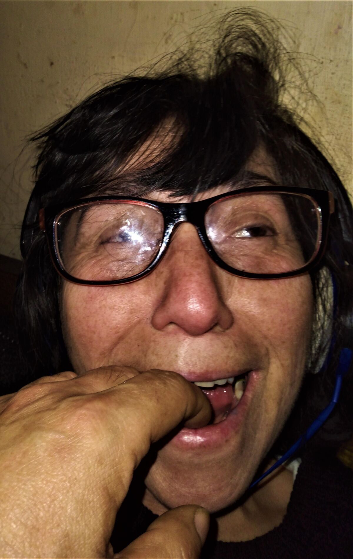 Un vieux laideron um salir sans complexo