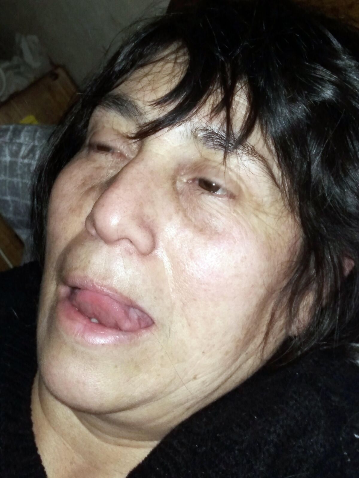 Un vieux laideron um salir sans complexo