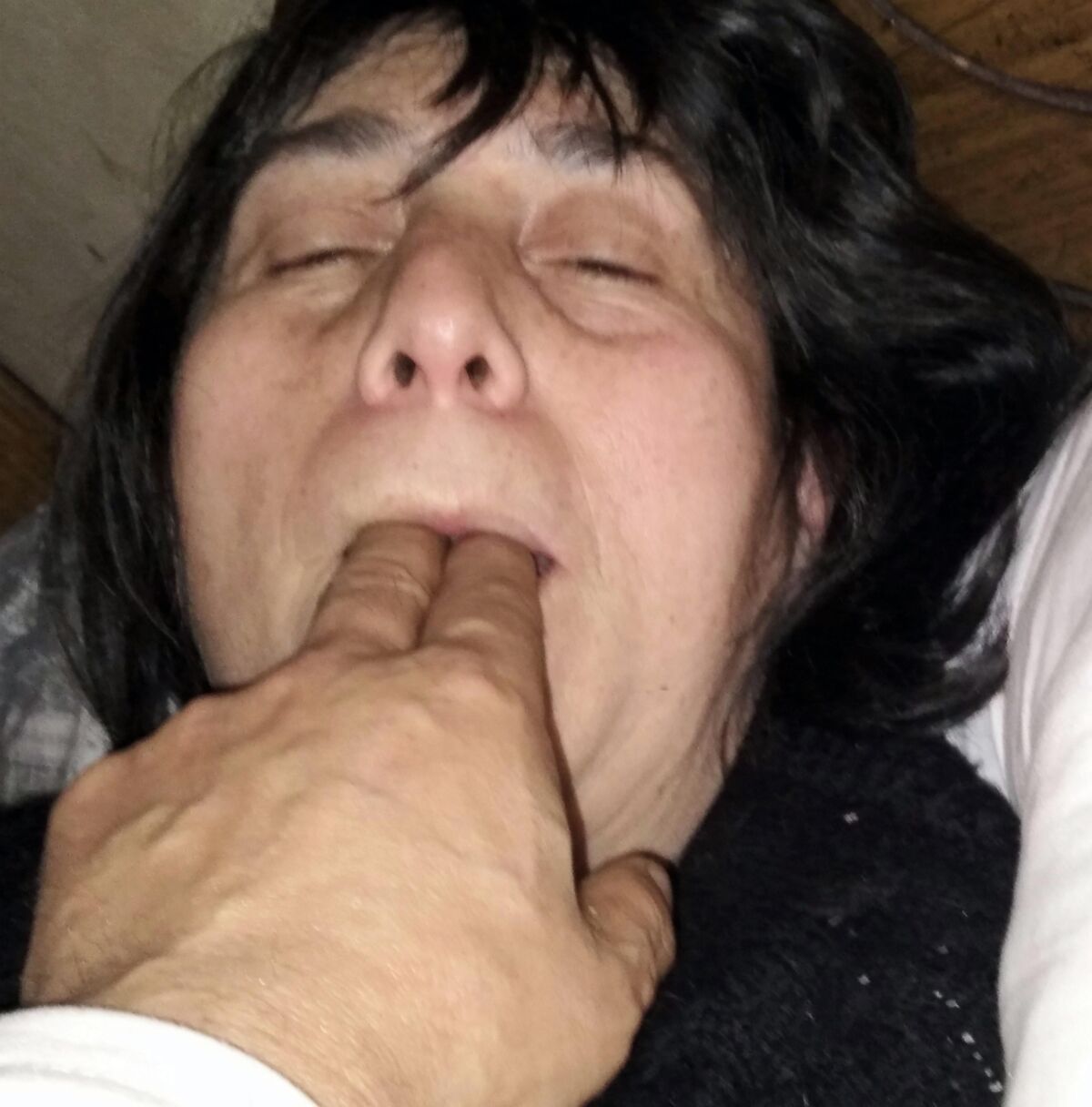 Un vieux laideron um salir sans complexo
