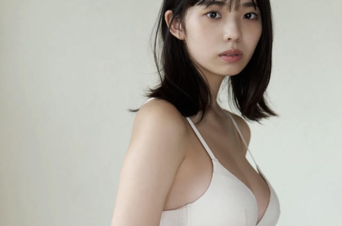 Kikuchi himena menina mensal
