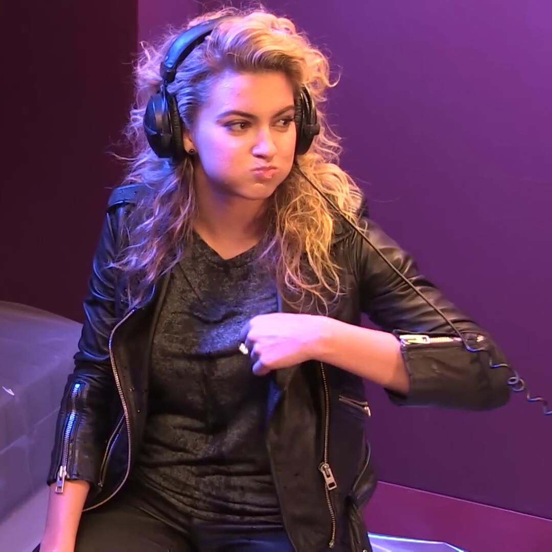 Tori Kelly em couro