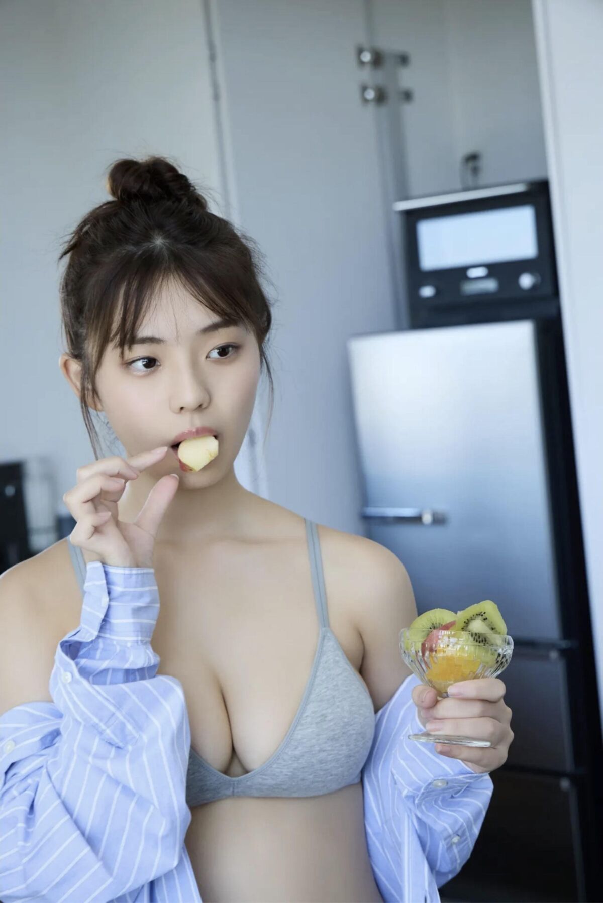 Kikuchi himena menina mensal