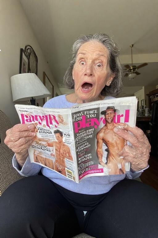 Frauen lesen Playgirl