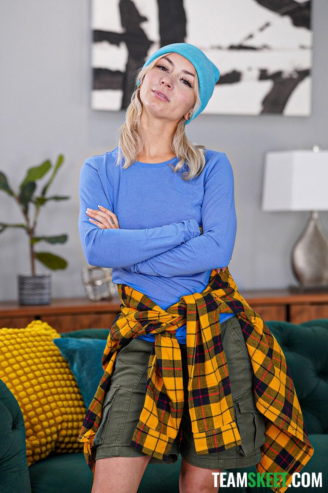 Chloe templo yo pinta seus lábios brancos leitosos