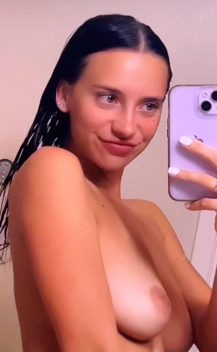 Selfie Bitch Mariah