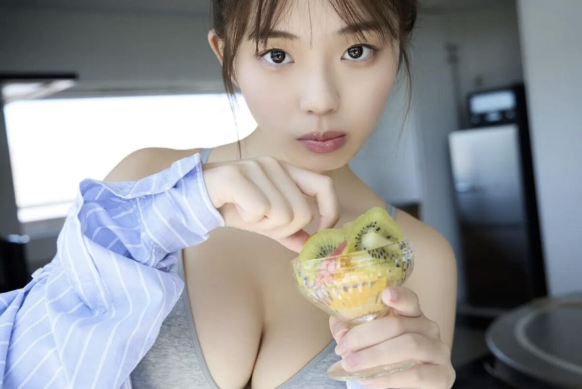 Kikuchi himena menina mensal